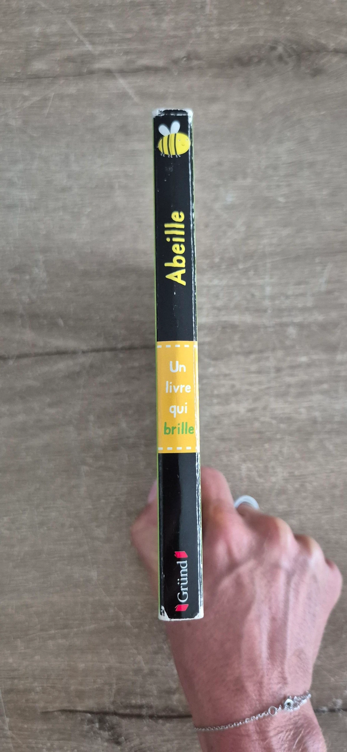 Un livre qui brille : Abeille  – photo 9